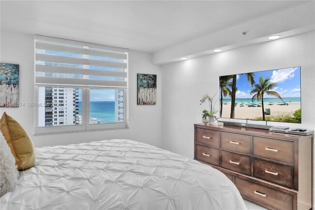 Building Photo - 2501 S Ocean Dr