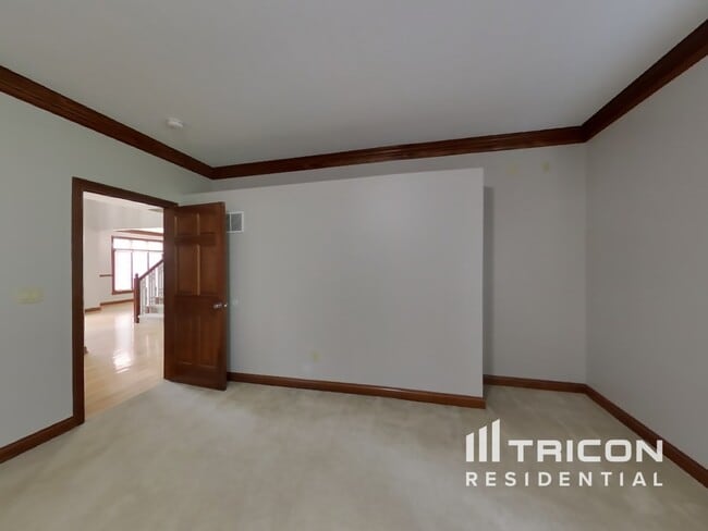 Building Photo - 6055 Fawnwood Dr