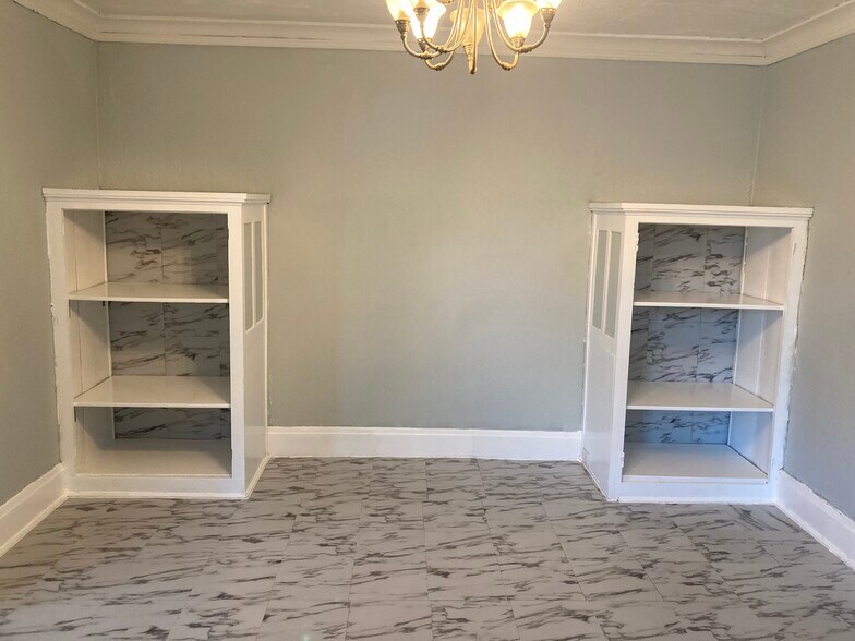 Building Photo - 501 W Columbia Ter