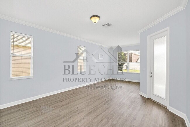 Building Photo - 10074 Iverson Dr