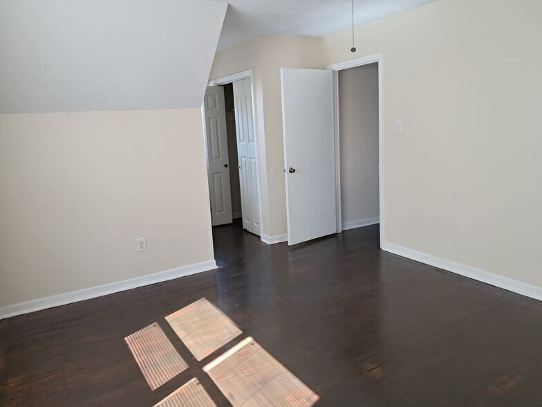 Building Photo - 1303 Leacrest Dr