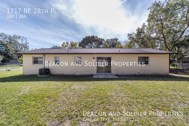 Building Photo - 1717 NE 28th Pl