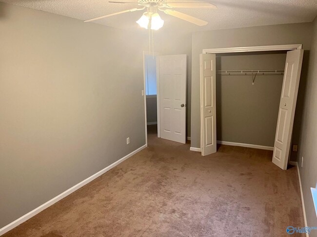 Building Photo - 2524 Autumn Ridge Dr SW
