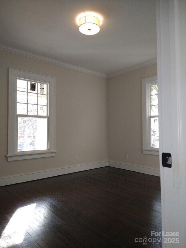 Building Photo - 1915 Hamorton Pl