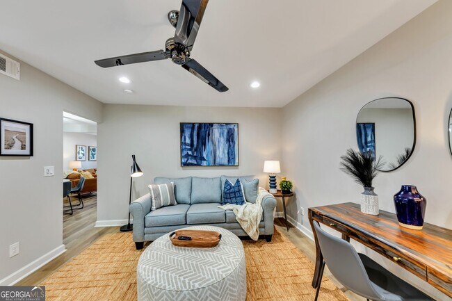 Building Photo - 1018 Falling Valley Ct SE