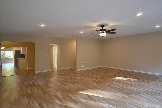 Building Photo - Craftsman Home in Port Orchard!
