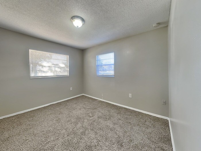 Building Photo - 2230 Rohr Dr