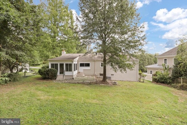 Building Photo - 6139 Tompkins Dr