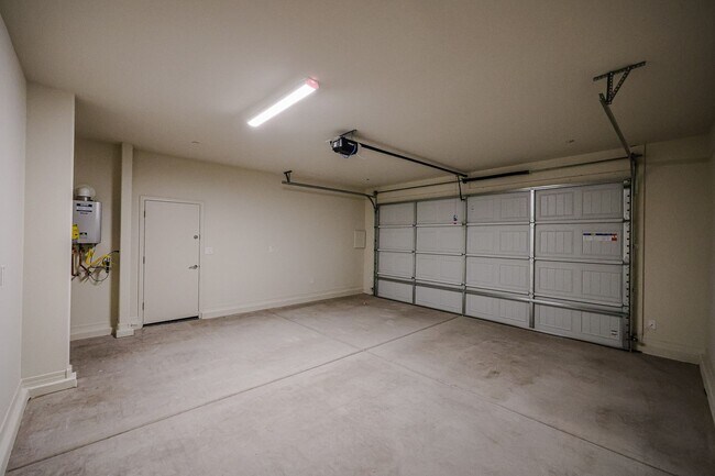 Building Photo - 4 Bedroom + Den in Foothills at Northpointe