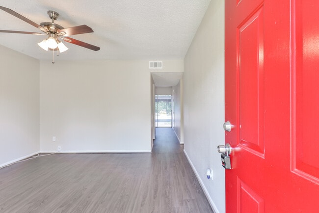 Building Photo - $999 Special 3 Bedr/ 1 bath Beautiful Home in Angleton