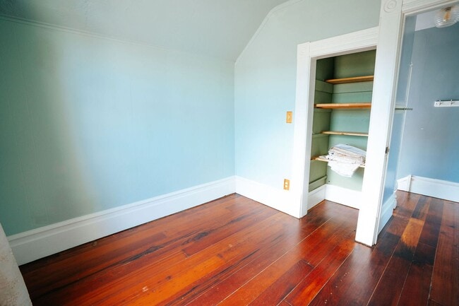 Building Photo - Charming 3-Bedroom Victorian Home in the H...