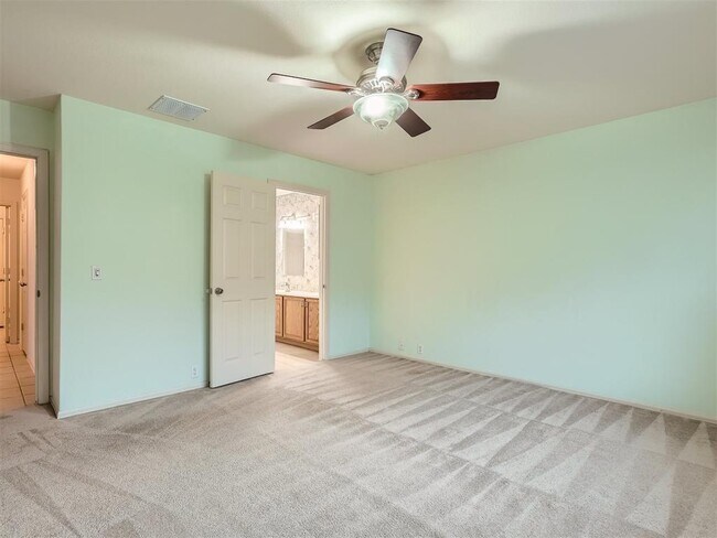 Building Photo - 215 Spruce Dr