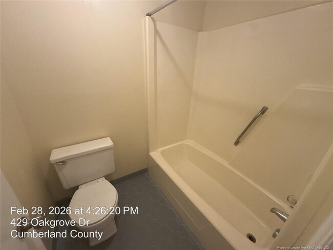 Building Photo - 429 Oakgrove Dr