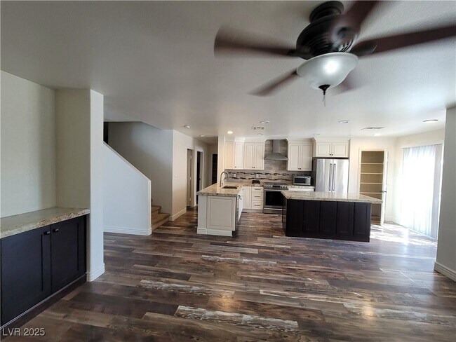 Building Photo - 10799 Flame Vine Ct