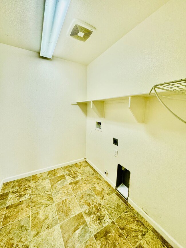 Building Photo - 13721 Santa Lucia Dr