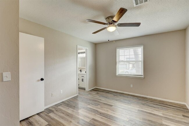 Building Photo - 206 Del Mar Dr