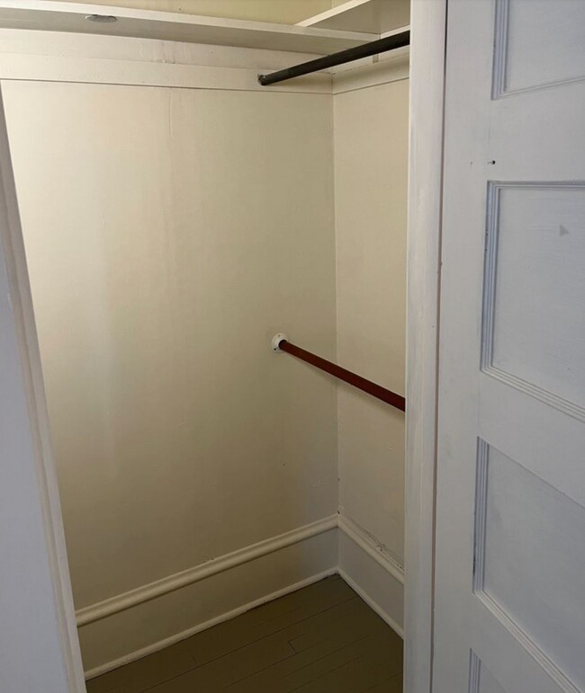 Building Photo - 112-116 EAP