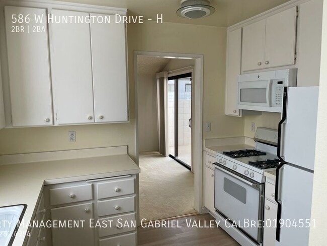 Building Photo - 586 W Huntington Dr