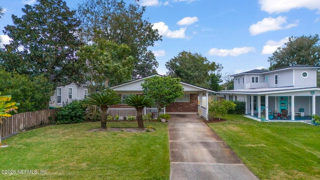 Building Photo - 618 8th Ave N