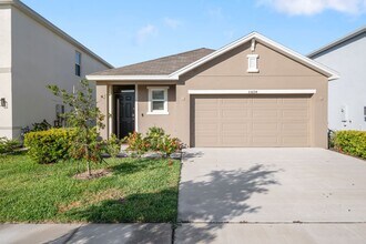 Building Photo - Charming 3/2 Home- Move In ready!
