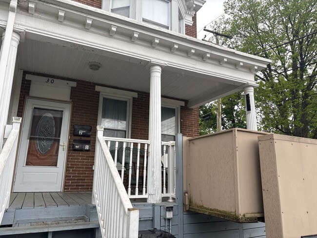 Building Photo - 1st Floor Efficiency Yotk City