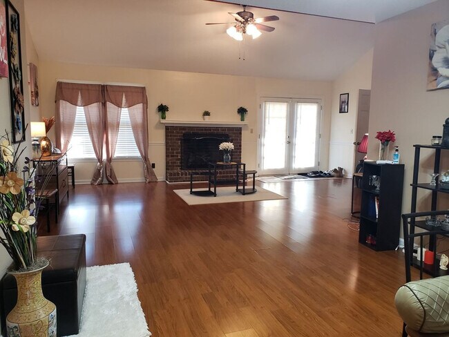 Building Photo - 2372 Orvis St