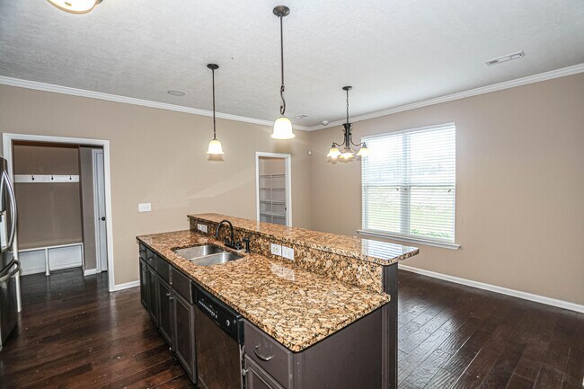 Building Photo - 479 Sebastian Dr