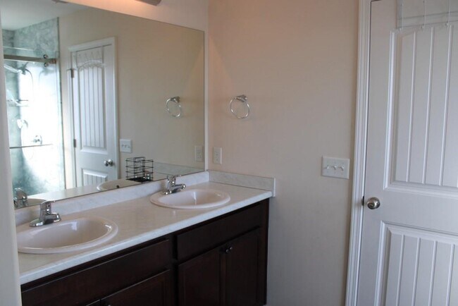 Building Photo - 234 Beckingham Dr