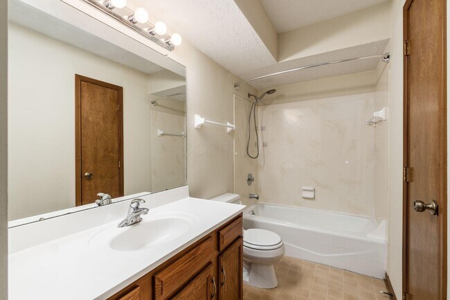 Building Photo - 4847 Dierker Rd