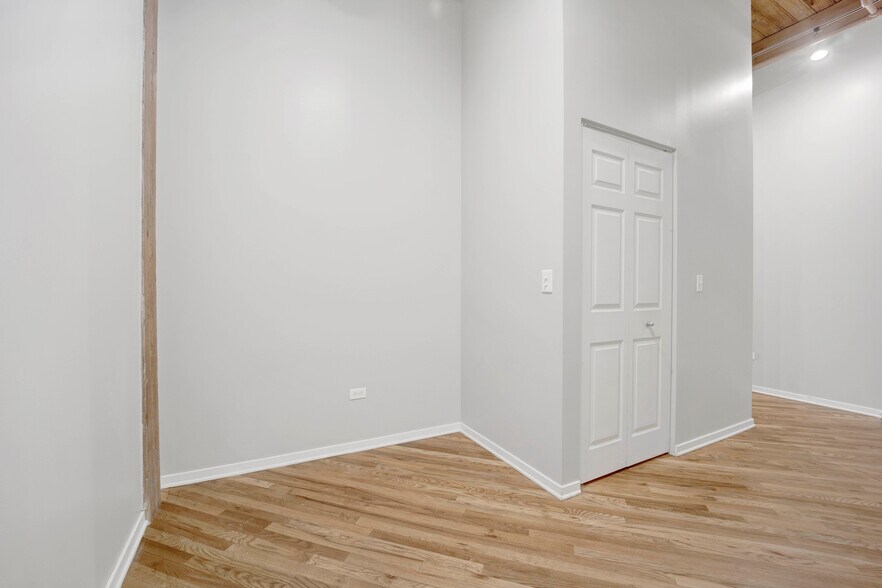 Building Photo - 1040 W Adams St