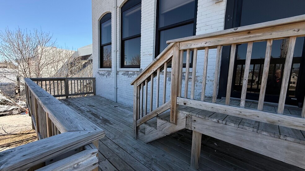 Building Photo - 330 S Cedar St