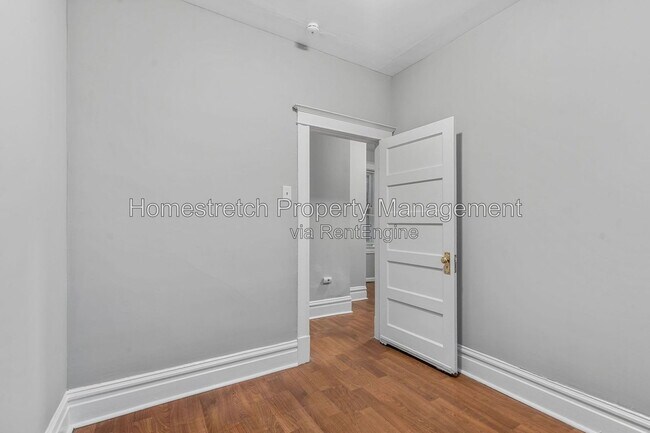 Building Photo - 2732 Utah St