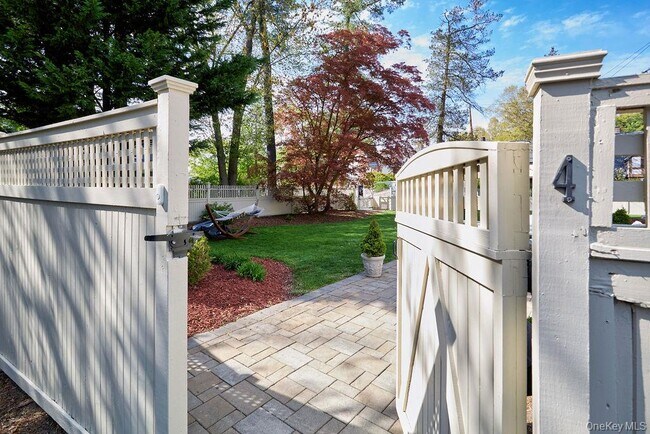 Building Photo - 4 Glenwolde Park