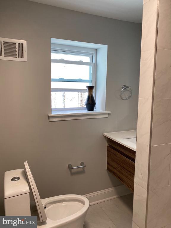 Building Photo - 1432 Cambridge St