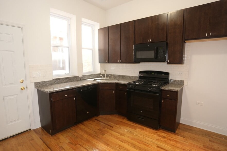 Building Photo - 1706 W Sunnyside Ave