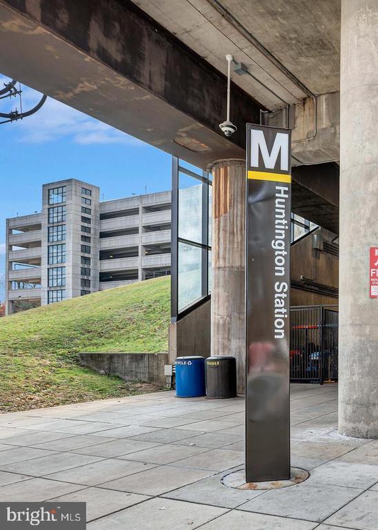 Building Photo - 2605 Fort Farnsworth Rd