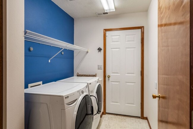 Building Photo - Beautifully done 3 bed 3 bath home in Greenacres/liberty lake area