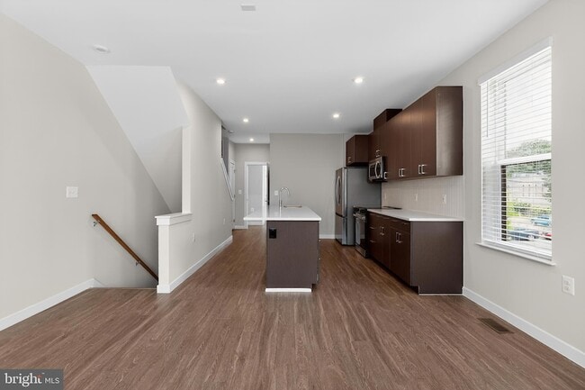 Building Photo - 5851 Columbia Pike
