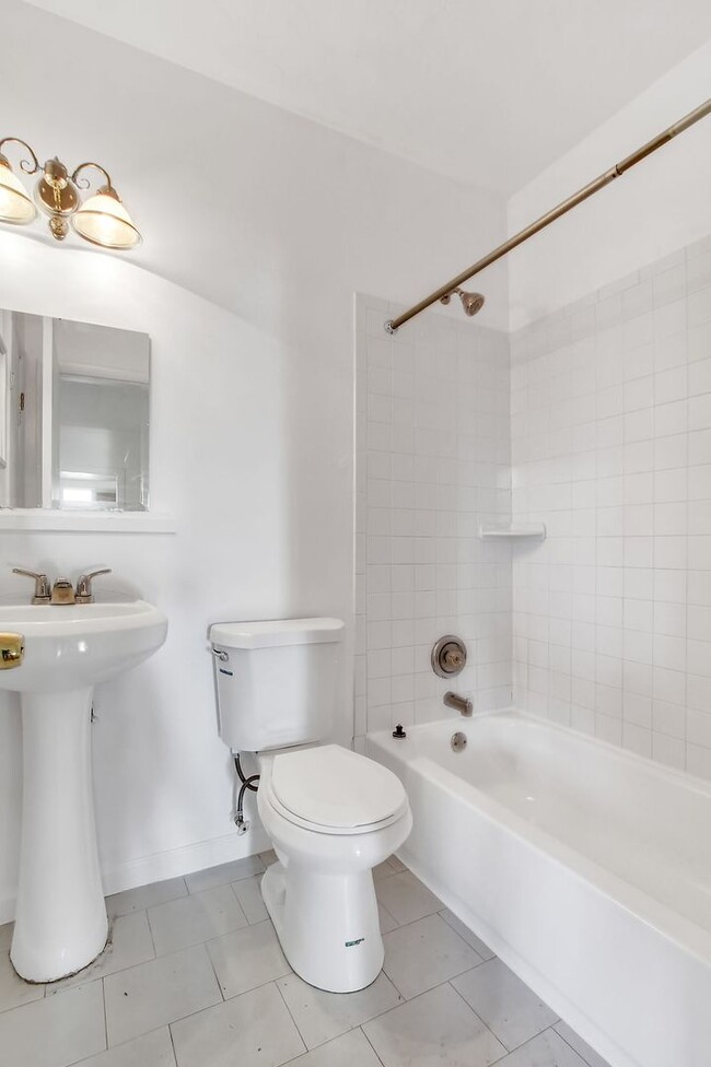 Building Photo - 366 High St