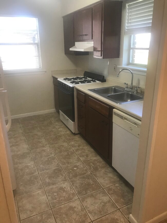 Building Photo - 6465 Park Manor Dr