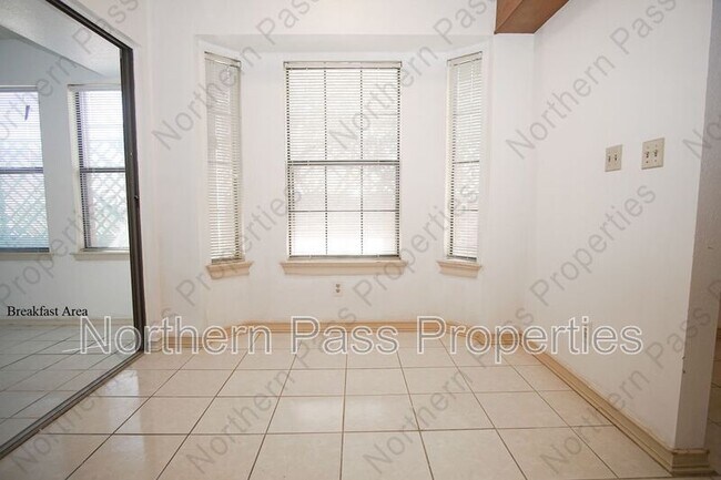 Building Photo - 1808 Gurss Pl
