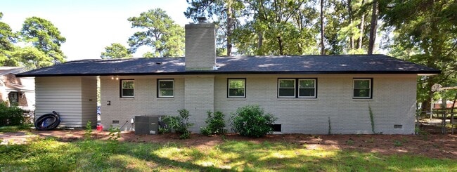 Building Photo - 836 Burton St