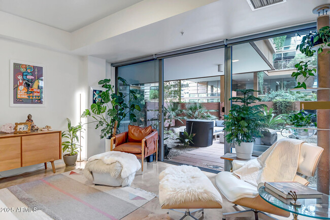 Building Photo - 7131 E Rancho Vista Dr