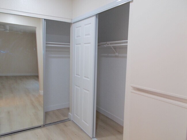 Building Photo - Beautifully Updated Second-Floor Condo! Section 8 Accepted! Rent special: $500 Move-In Special!