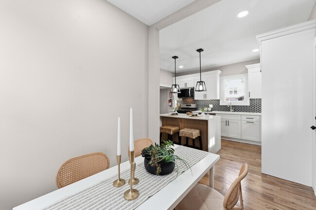 Building Photo - 94-96-96 Montrose St