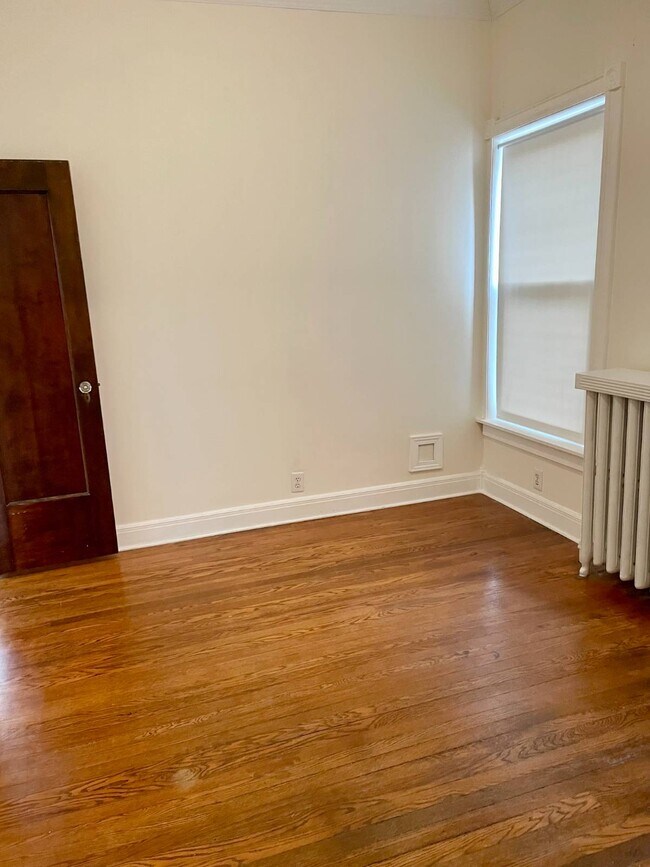 Building Photo - 268 Guy Park Ave