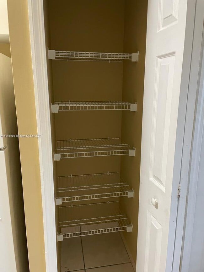 Building Photo - 2920 SE 13th Rd