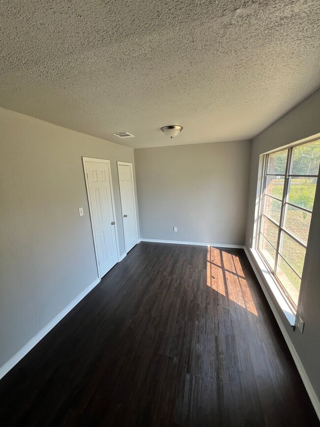 Building Photo - Very Nice! Complete Remodel!