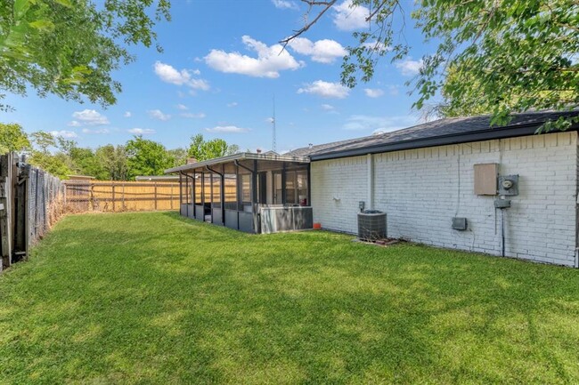 Building Photo - 9611 Camrose Ct