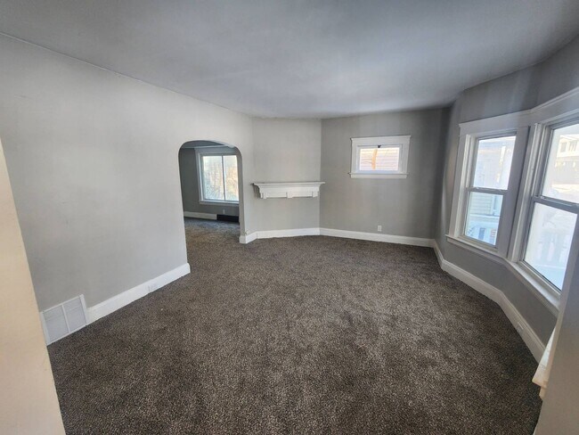 Building Photo - 12514 Locke Ave
